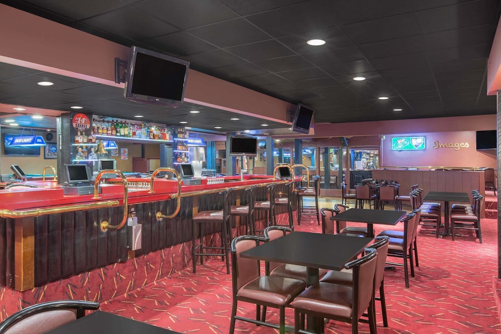 Ramada by Wyndham Midtown Grand Island 21/30