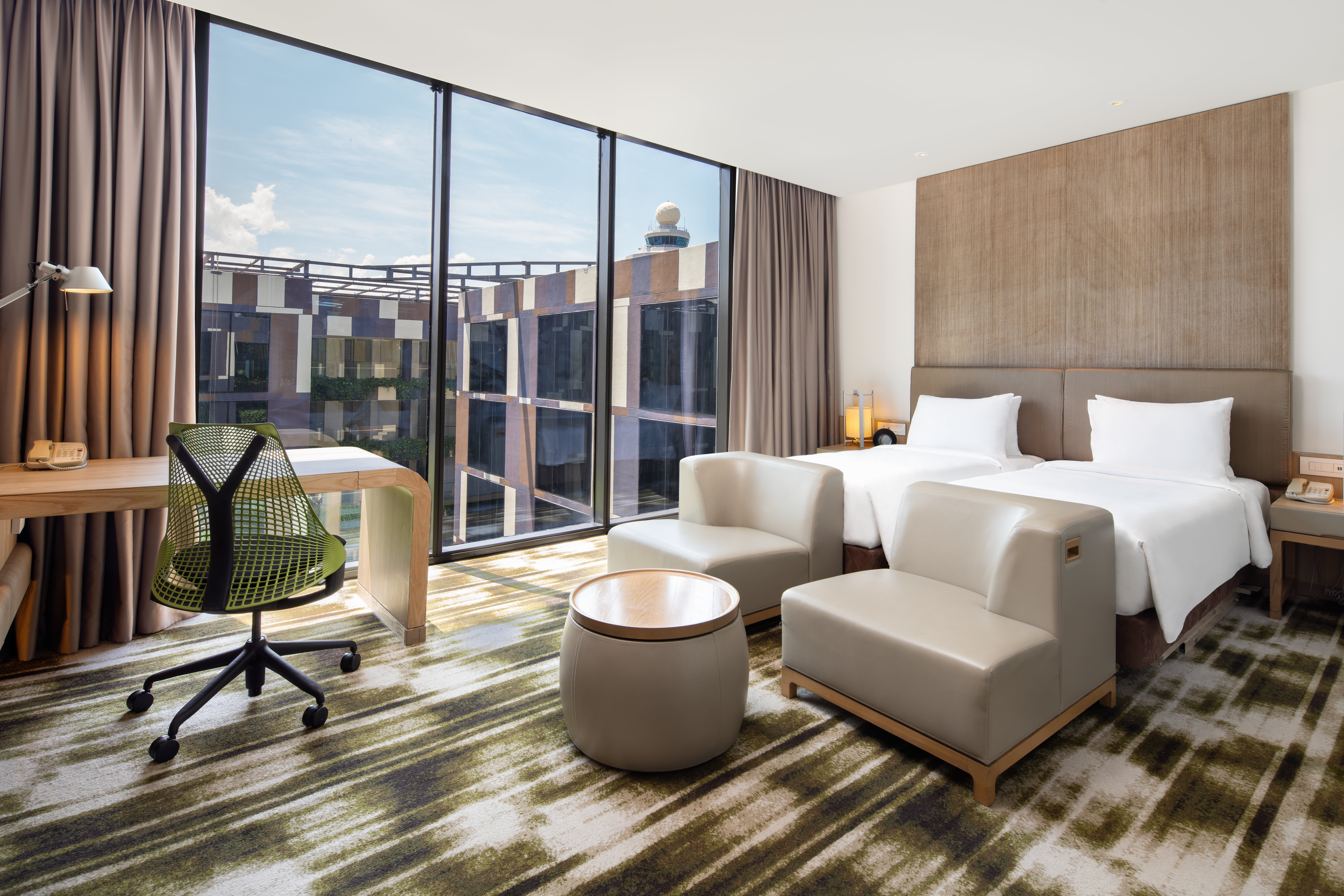 Crowne Plaza Changi Airport Hotel 24/81