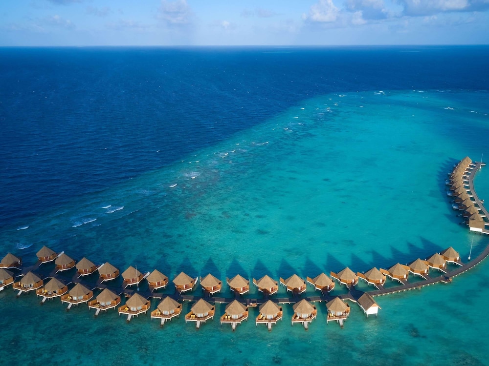 Mercure Maldives Kooddoo Resort 70/73