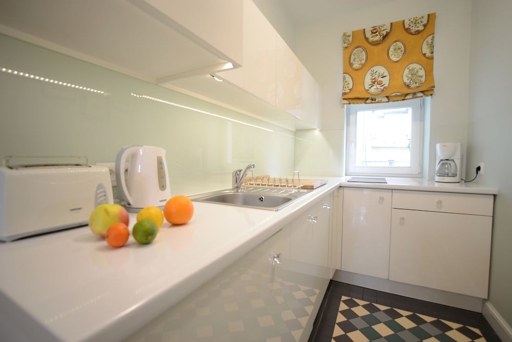 CRYSTAL SUITES CHEZ HELENA 5/64