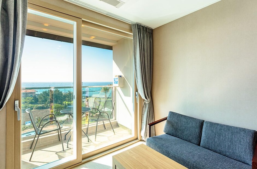 Rich Hotel 32/50