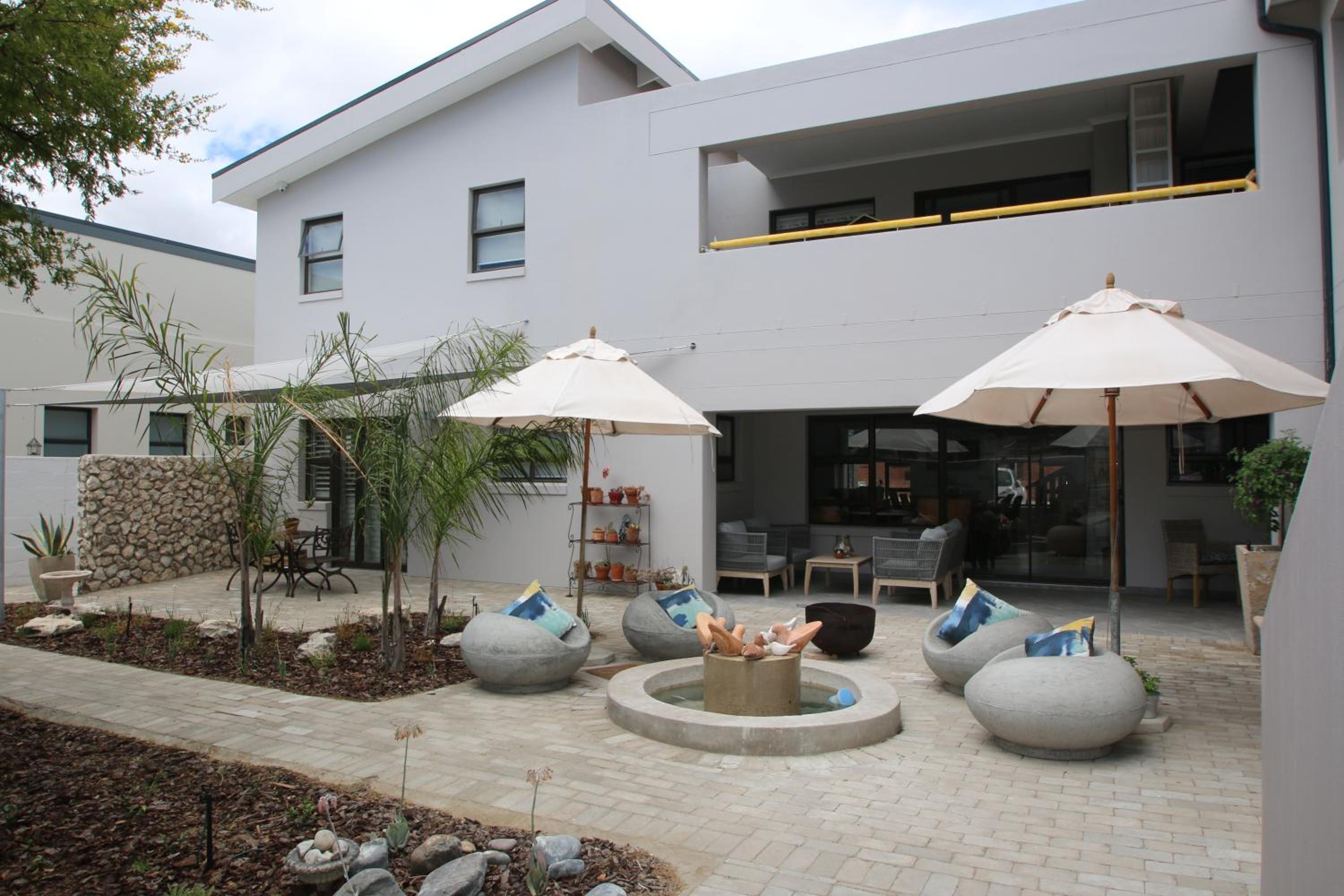 Albatross Guest House 38/40