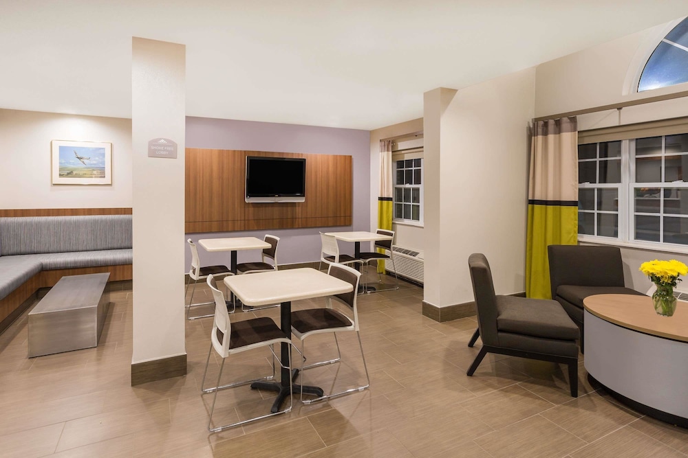 Microtel Inn Suites By Wyndham Richmond Airport 32/37