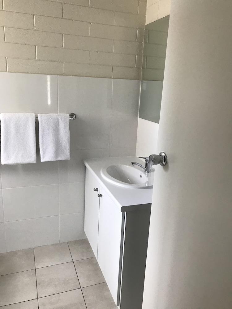 VICTOR HARBOR CITY INN 35/63