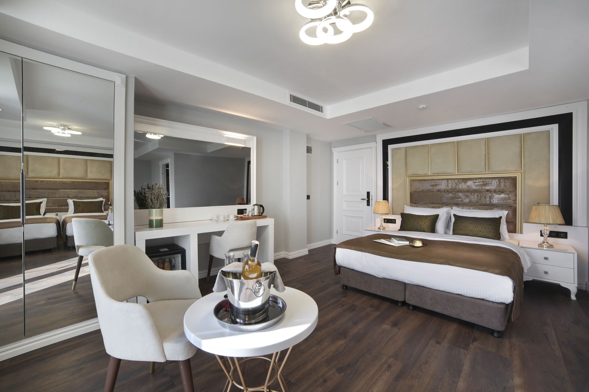 JUNIOR SUITE, STUDIO