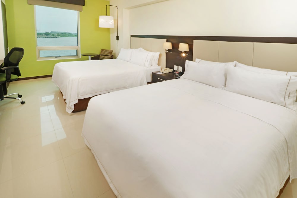Holiday Inn Express Tuxpan 31/78