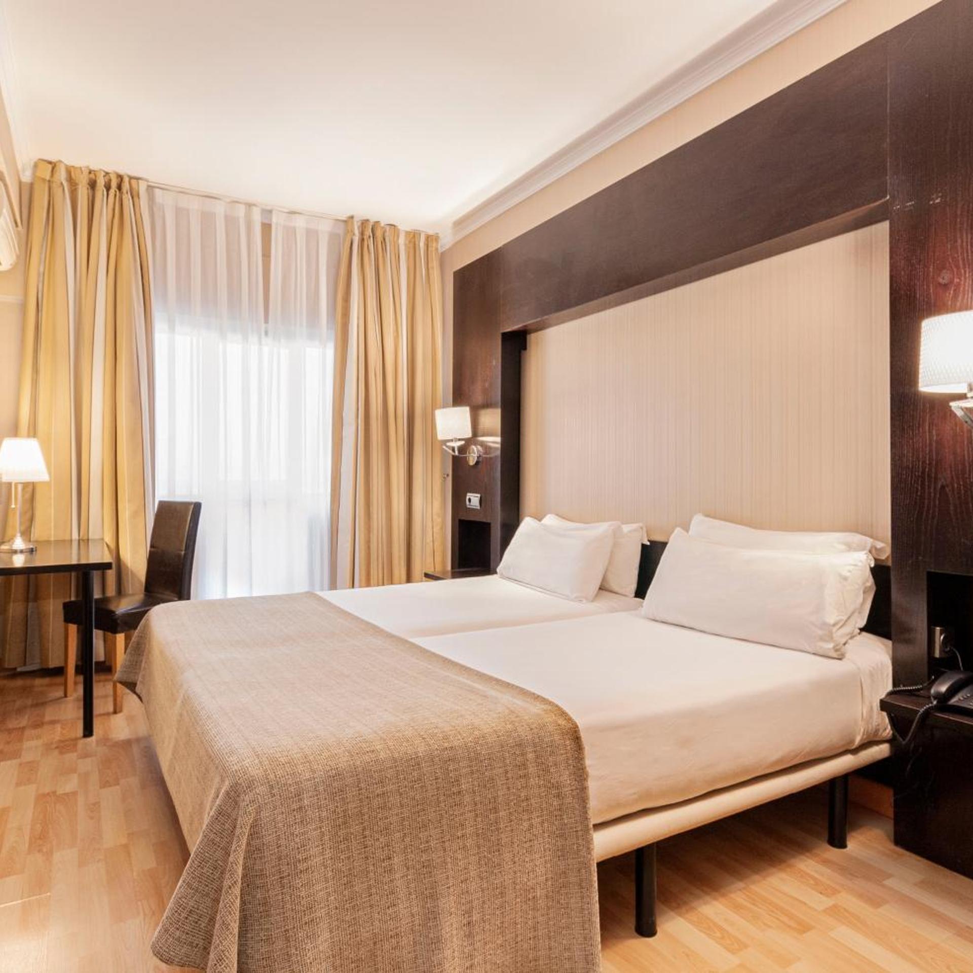Room, Triple