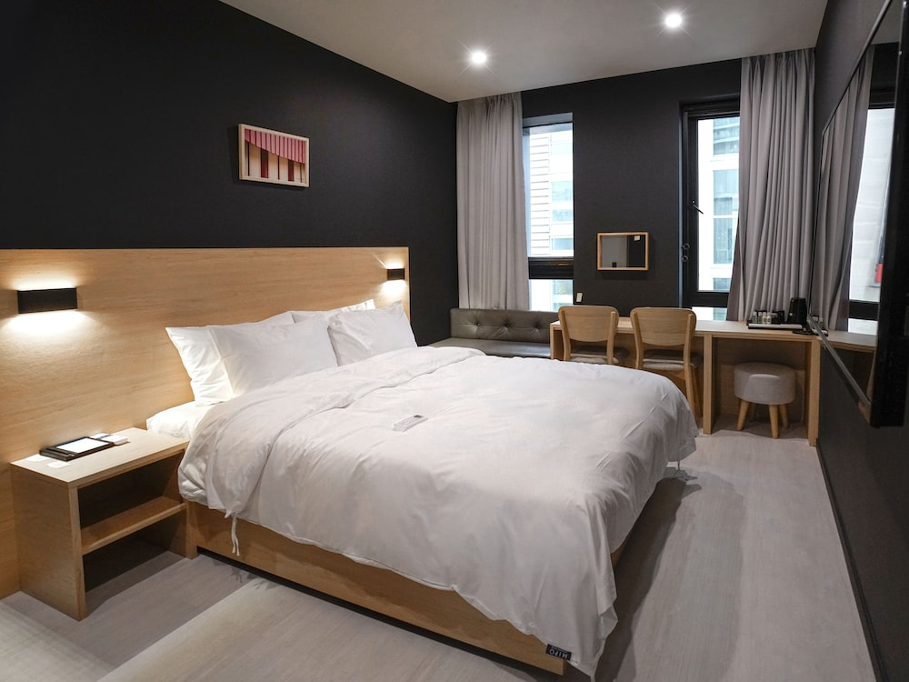 CITY, DOUBLE BED