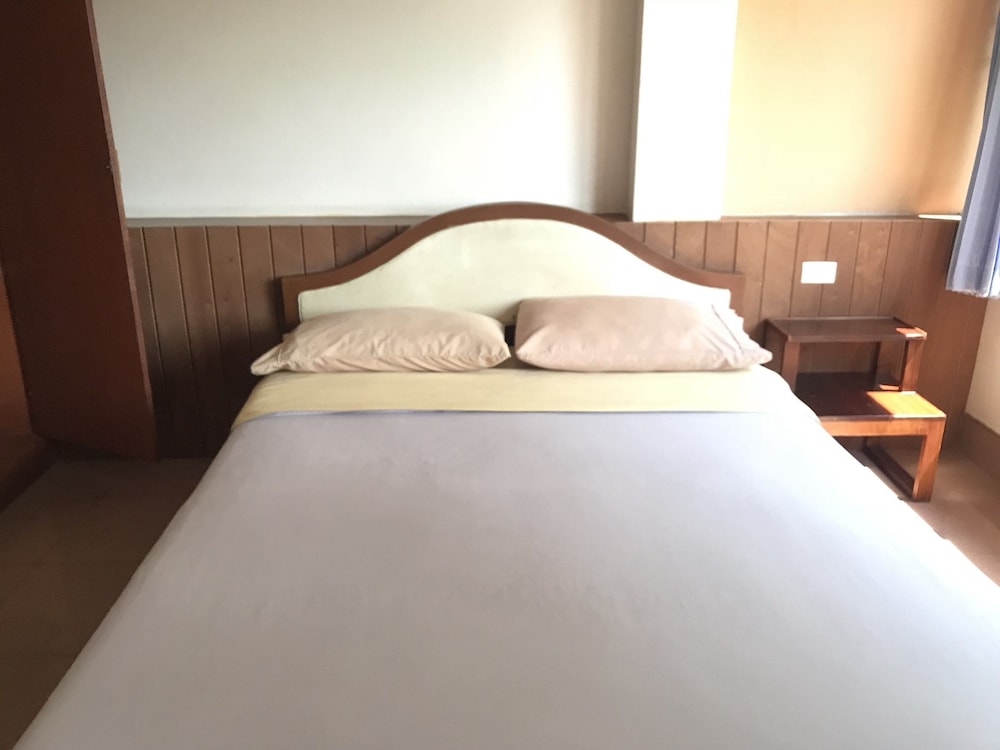 Sirimongkol Hotel 11/18