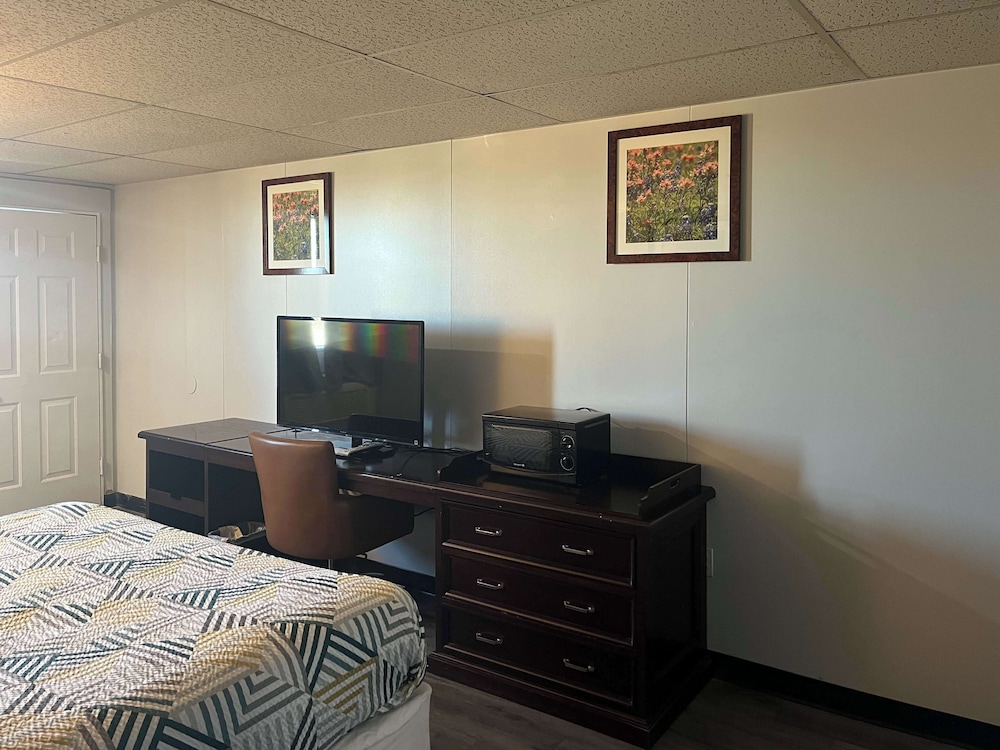 Studio6 Borger, TX – Boom Town 25/36