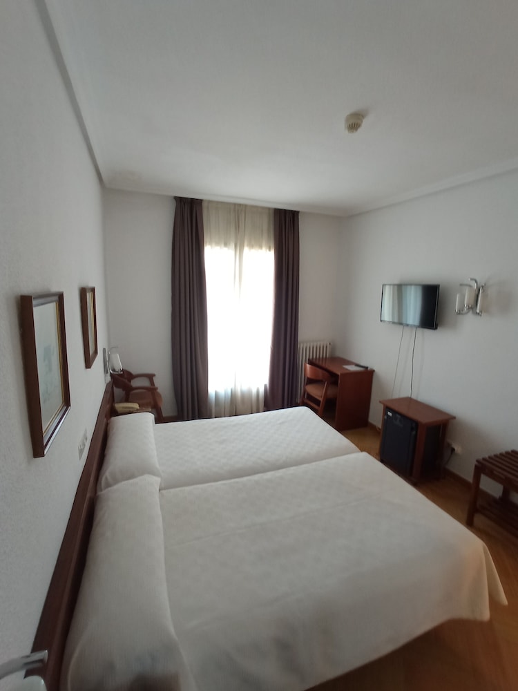 Hotel ELE Acueducto 25/57