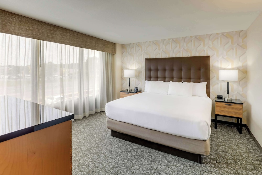 Drury Inn and Suites Birmingham Lakeshore Drive 8/50