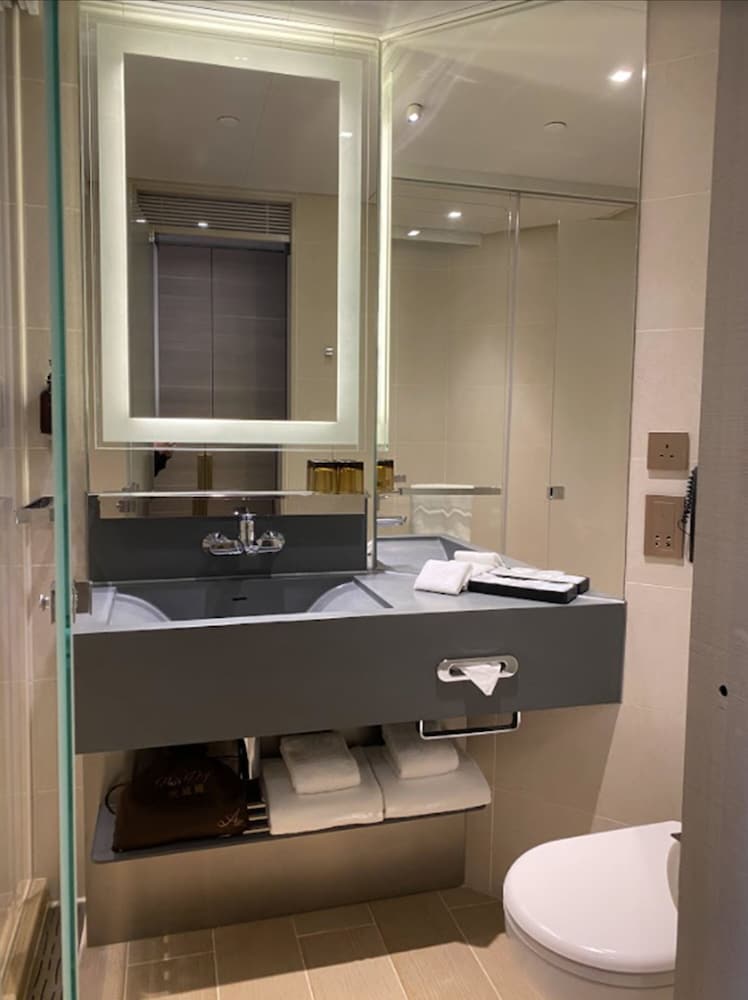Clover, Double Bed, City View، Hotel Alexandra 3/3
