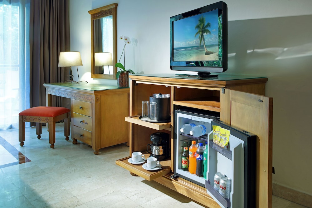 Grand Palladium Colonial Resort Spa All Inclusive 36/47