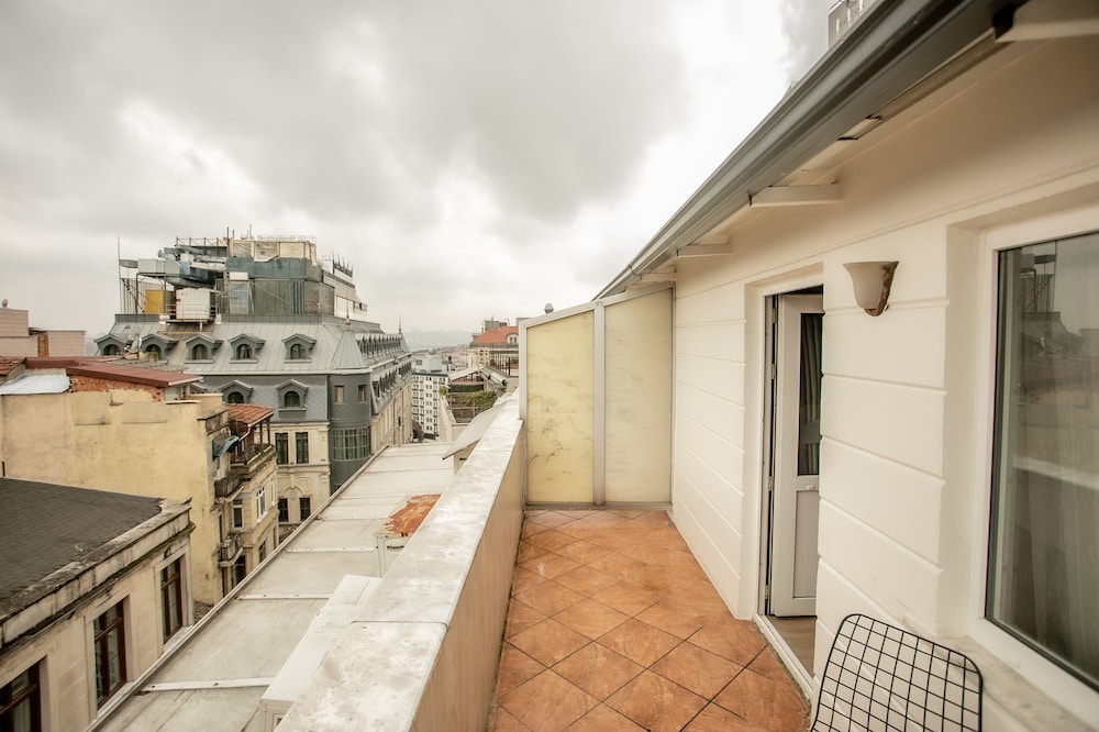 Pera Capitol 3/50