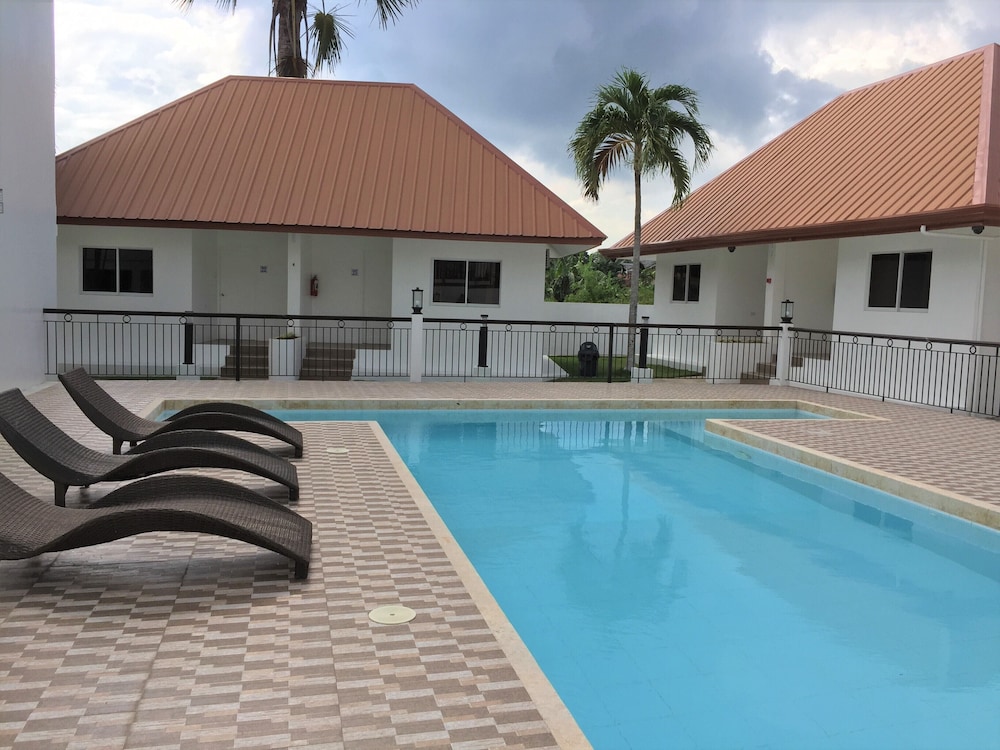 Heartland Hotel Service Rooms And Apartments 36/48