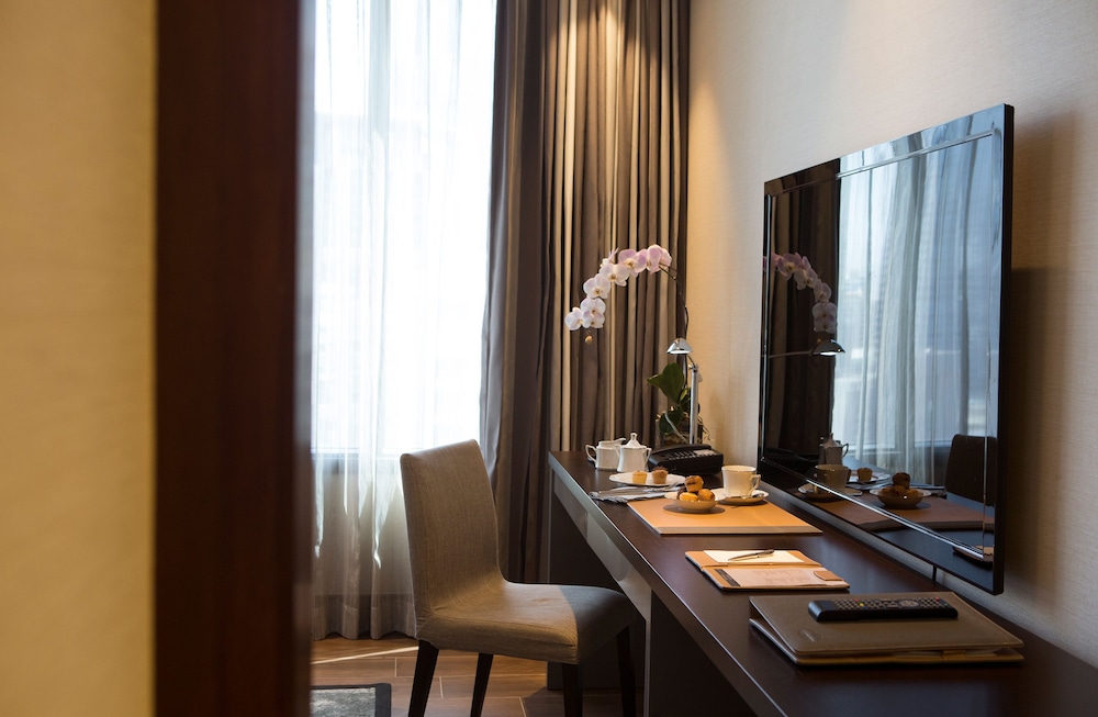 Makati Diamond Residences 27/42