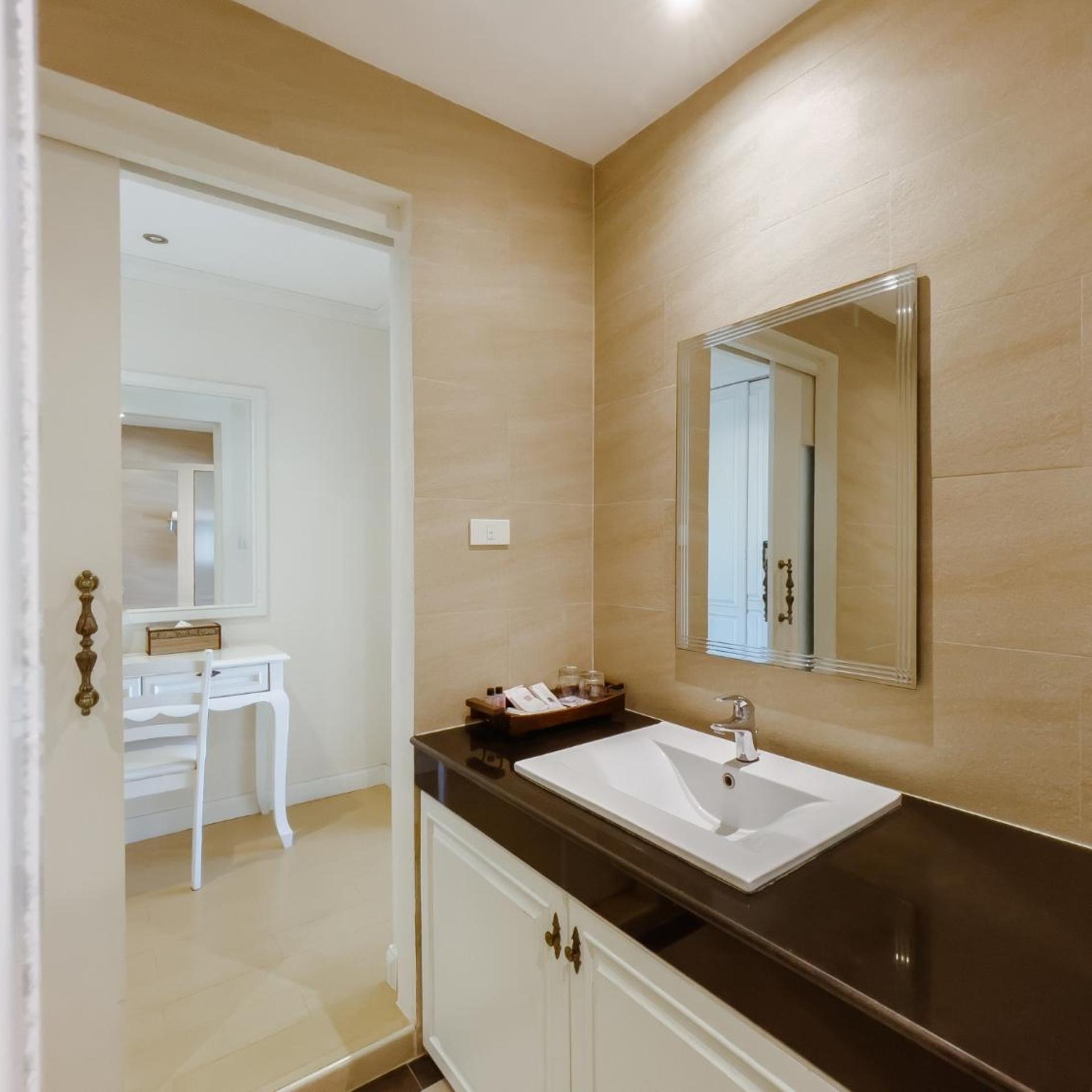 Royal Nakhara Hotel Nongkhai 50/50
