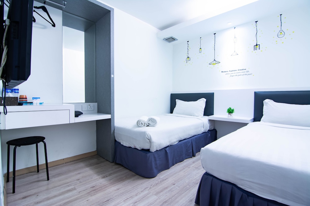 Hotel Zamburger Plaza Mahkota 20/67