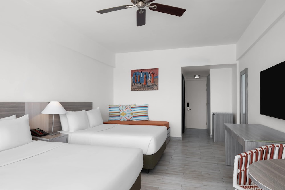 Grand Decameron Cornwall Beach, A Trademark All Inclusive 15/50