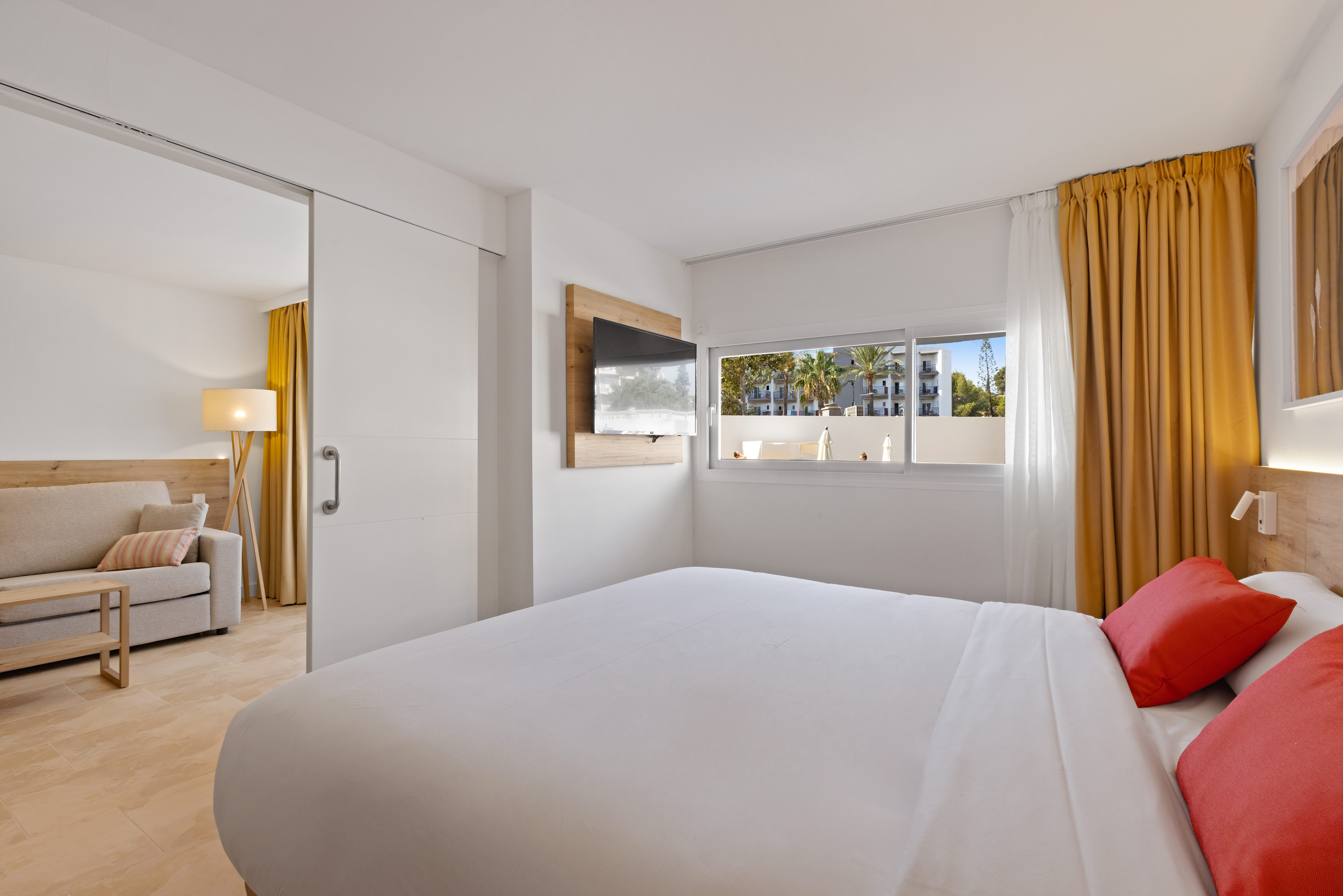 Palmanova Beach Apartments by TRH 27/62