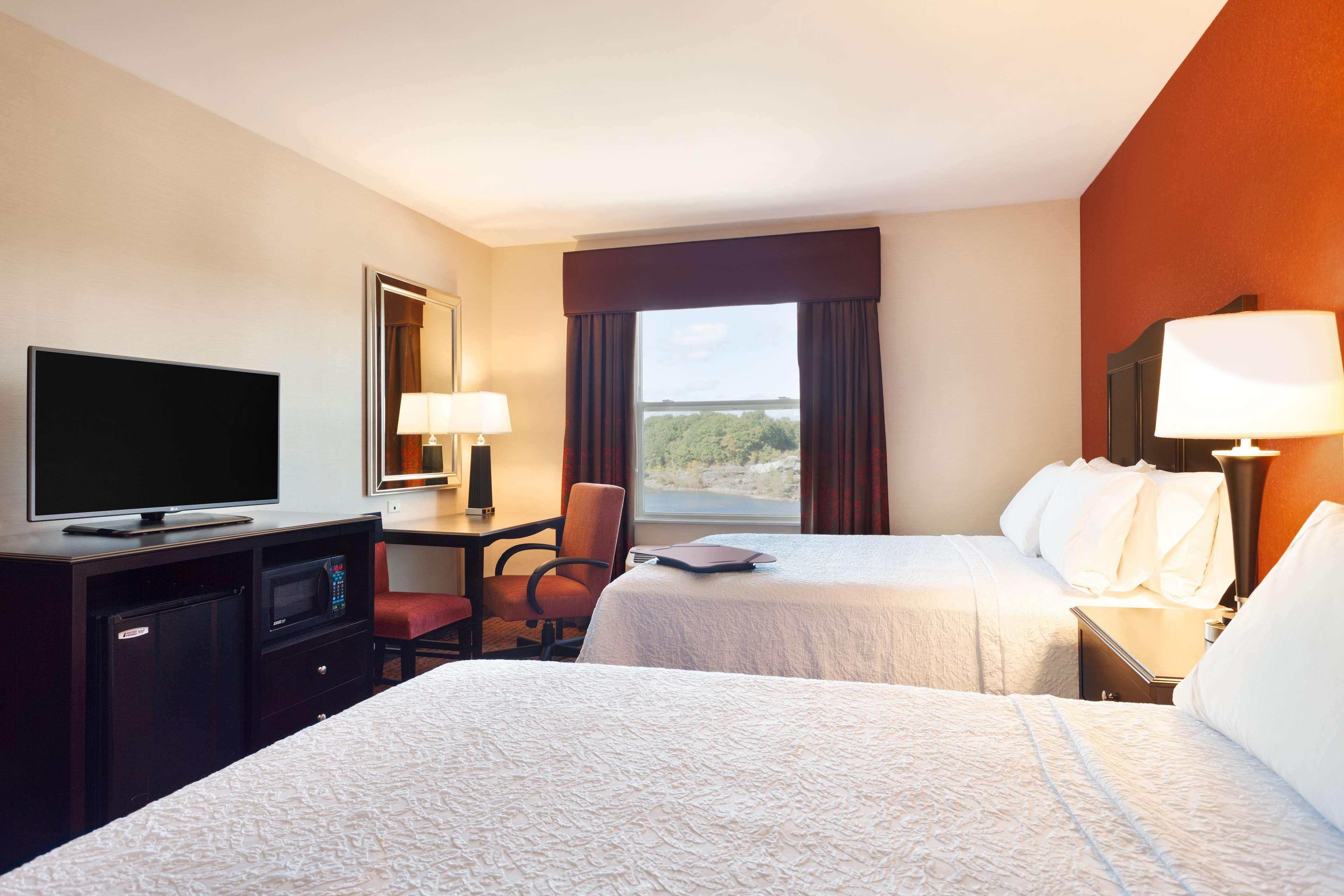 Room, 2 Queen Beds, Water View