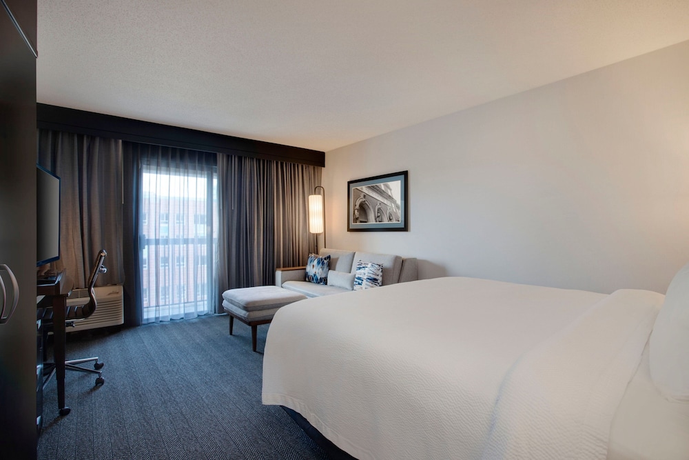 Courtyard by Marriott Worcester 9/45