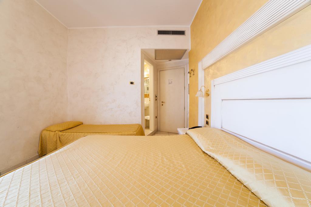 Room, Triple, Lateral Side Sea View