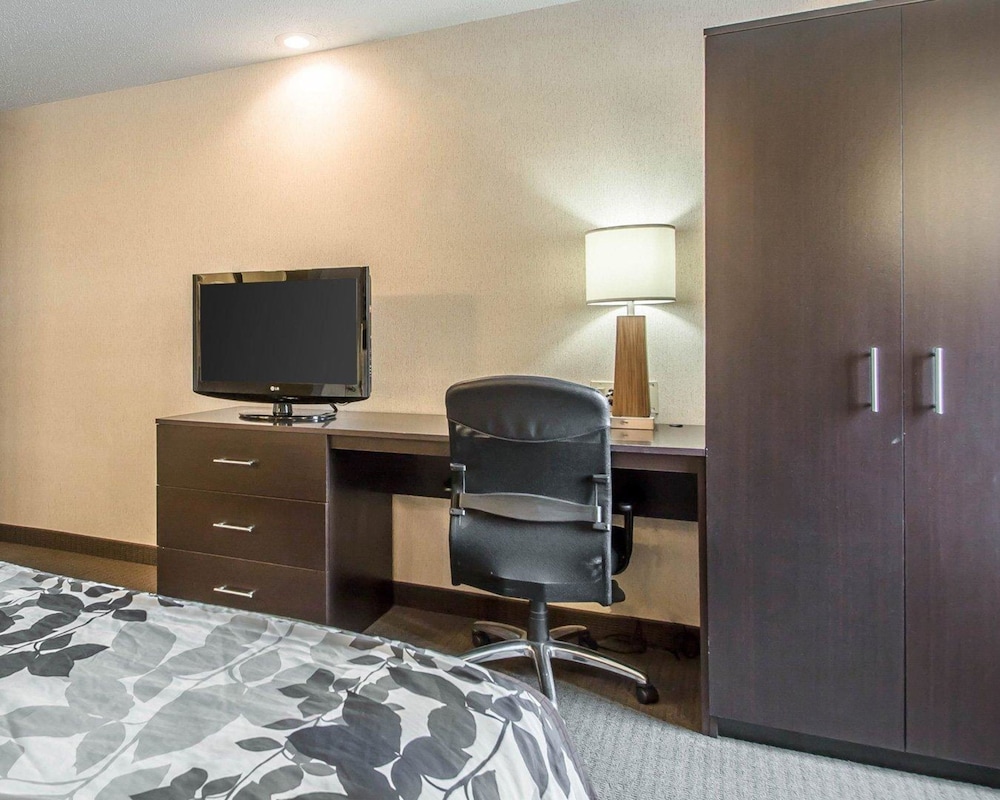 Sleep Inn Suites Green Bay Airport 31/36