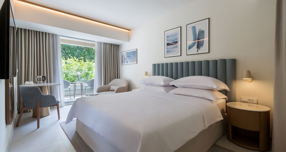 SUPERIOR, DOUBLE OR TWIN BED, PARTIAL SEA VIEW, BALCONY