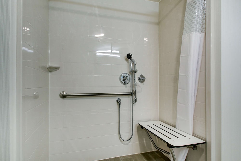 Hampton Inn & Suites Milwaukee West 26/64