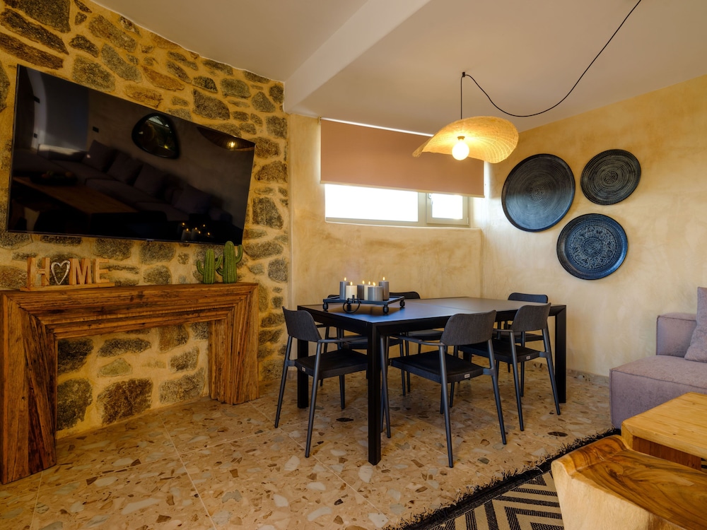 VRACHOS SUITES MYKONOS 66/75