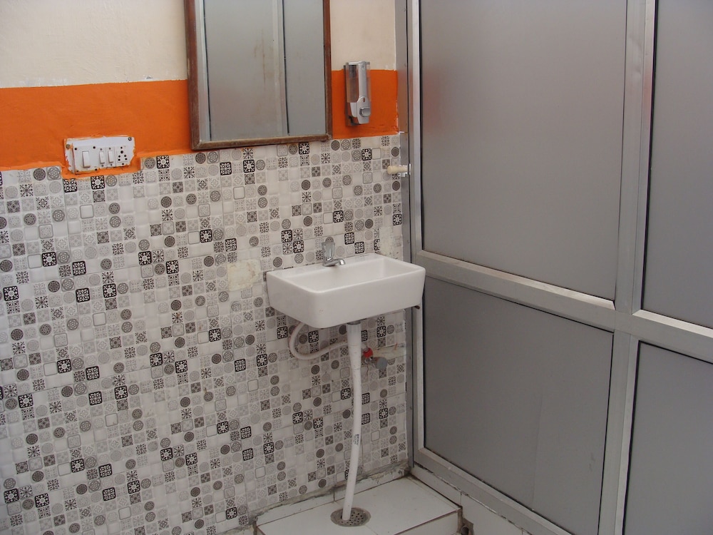 Hotel Abhinandan Grand 31/34