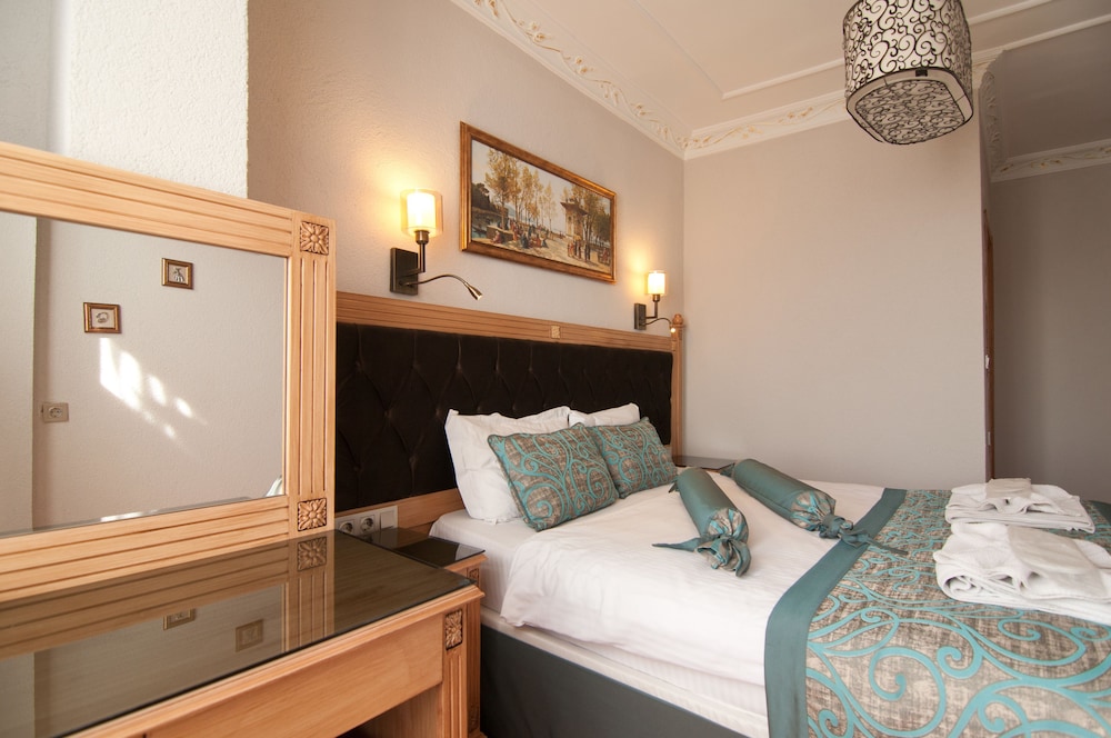 Blue Tuana Hotel 24/70