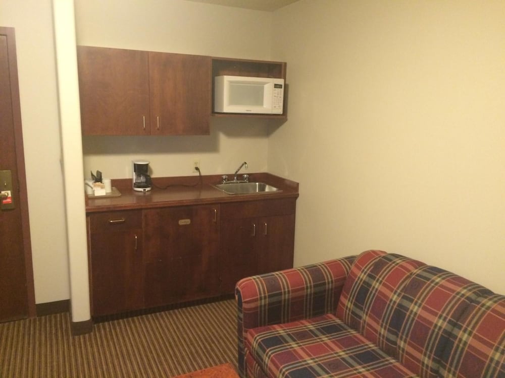 Foxwood Inn and Suites 7/38
