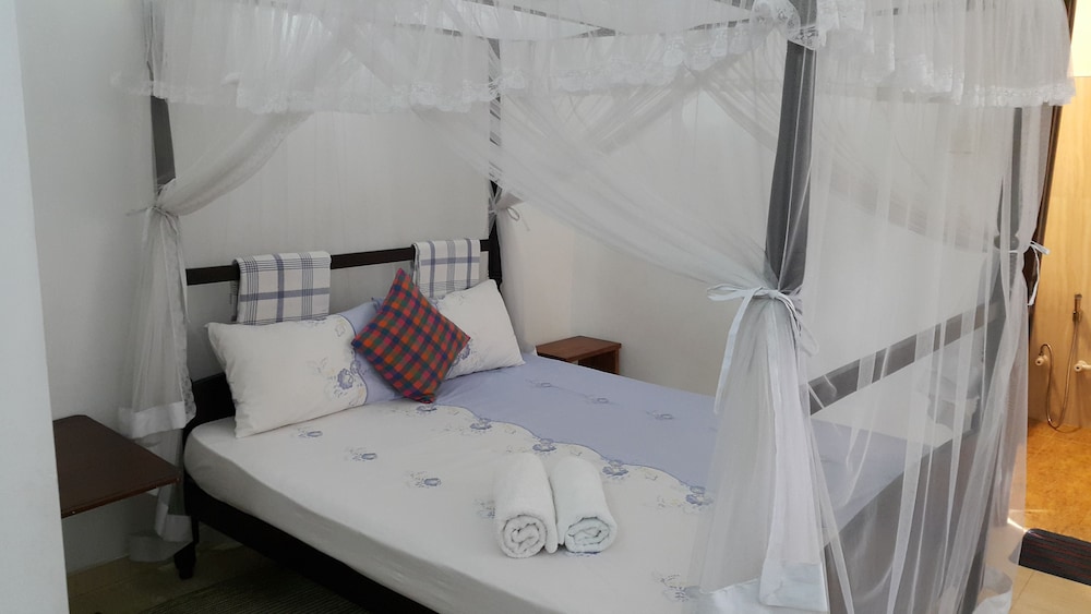 Riverside Homestay Apartments 7/27