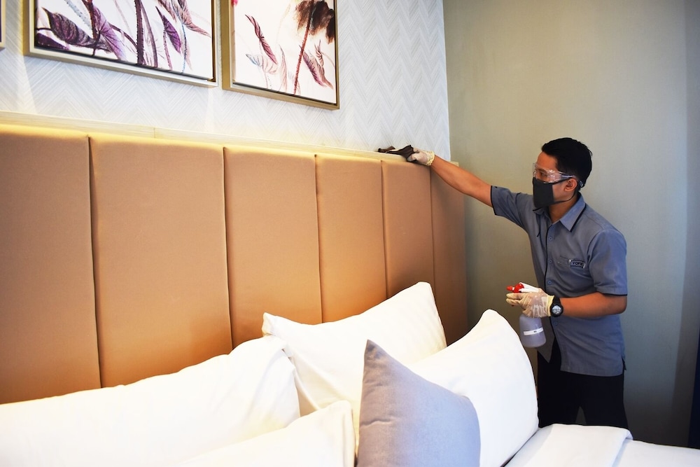 Luminor Hotel Airport Sidoarjo By WH, Best Choice and Strategic Location with a Rooftop area in Town 17/38
