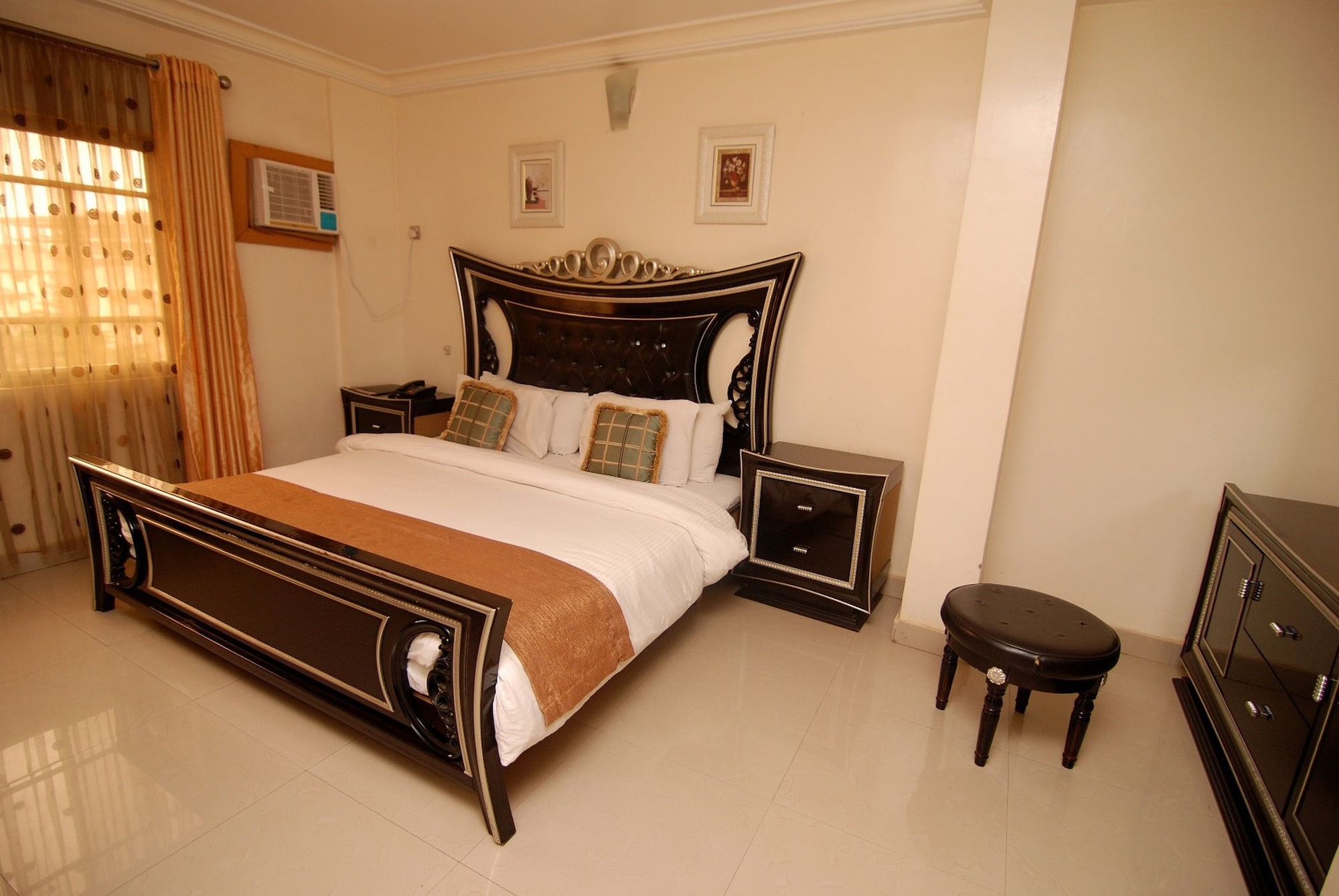 EXECUTIVE, DOUBLE BED