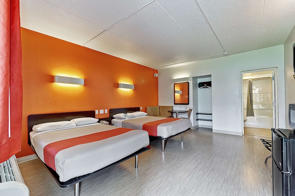 Motel6 Villa Park, IL - Chicago West 32/65