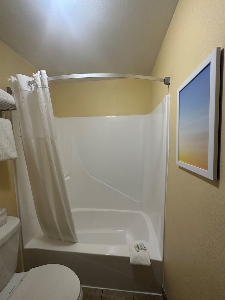 Days Inn & Suites by Wyndham Gunnison 45/46