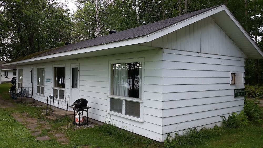 Tally-Ho Inn 2/50