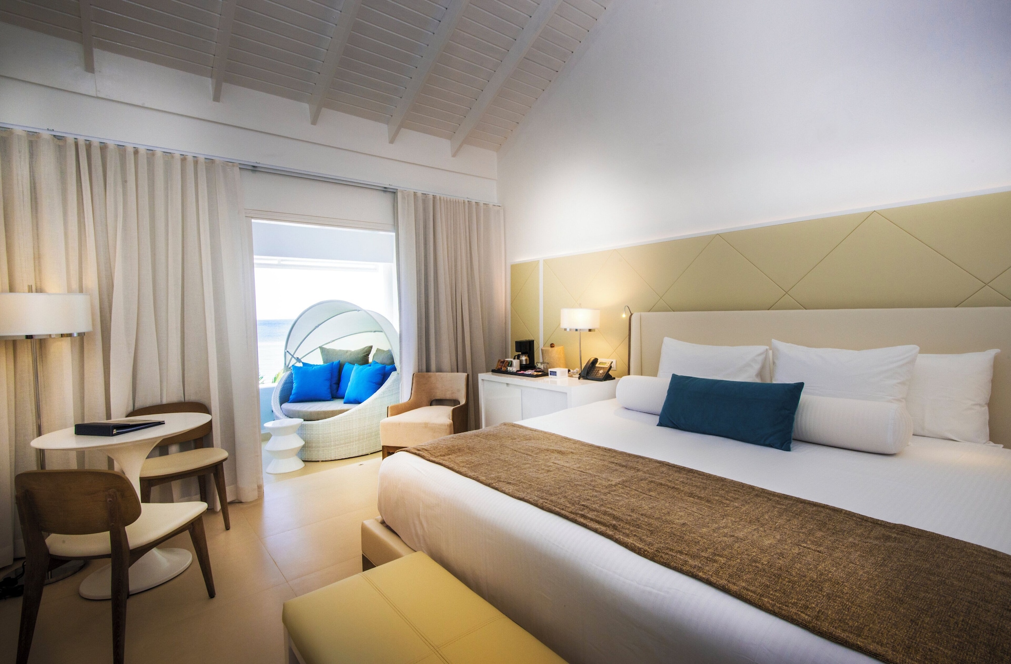 SWIM UP, DELUXE, SUITE