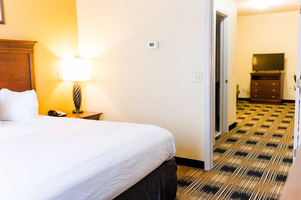 Country Inn & Suites By Radisson Helen 15/36