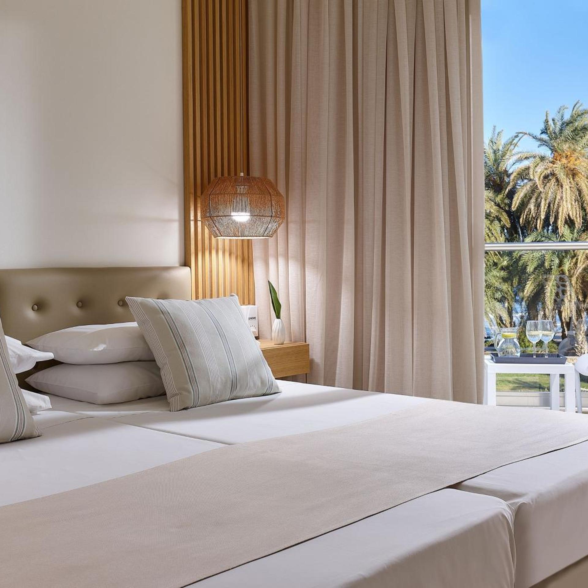 Classic, Twin Beds, Inland View, Balcony