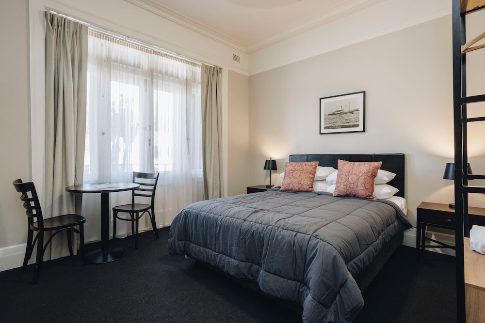 HOTEL GOSFORD 24/64