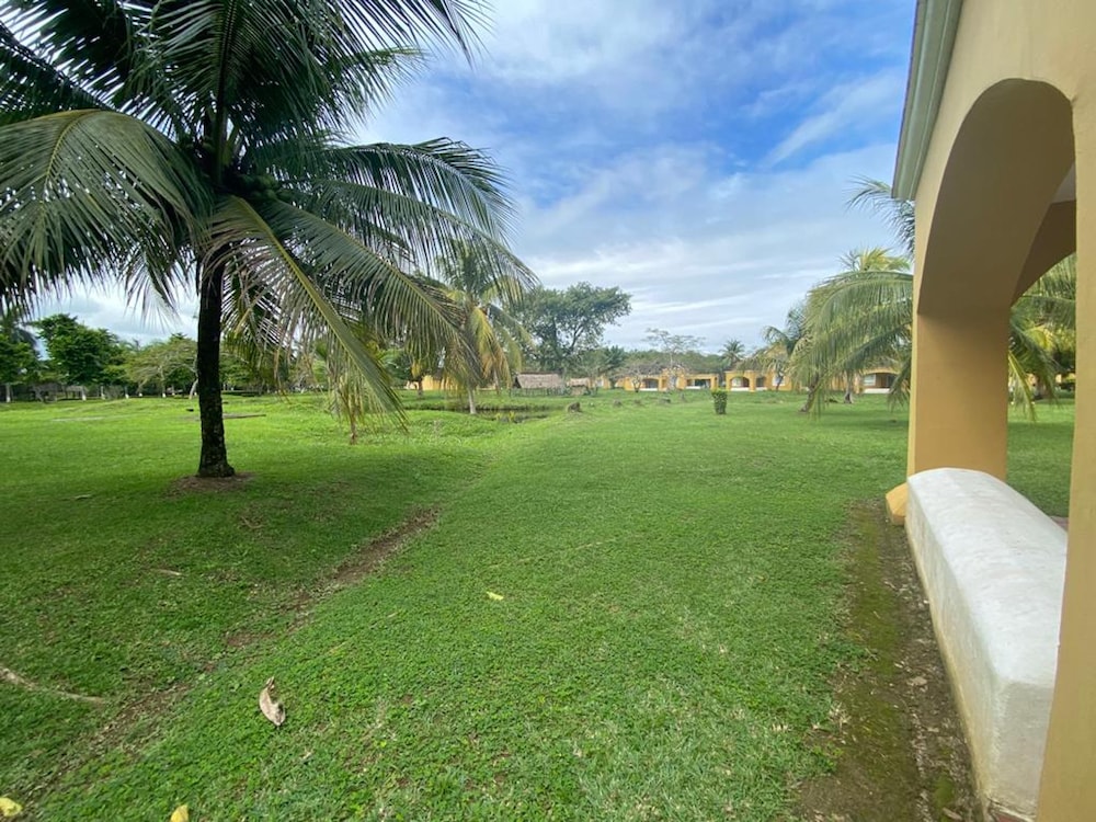 Amatique Bay Hotel 42/58