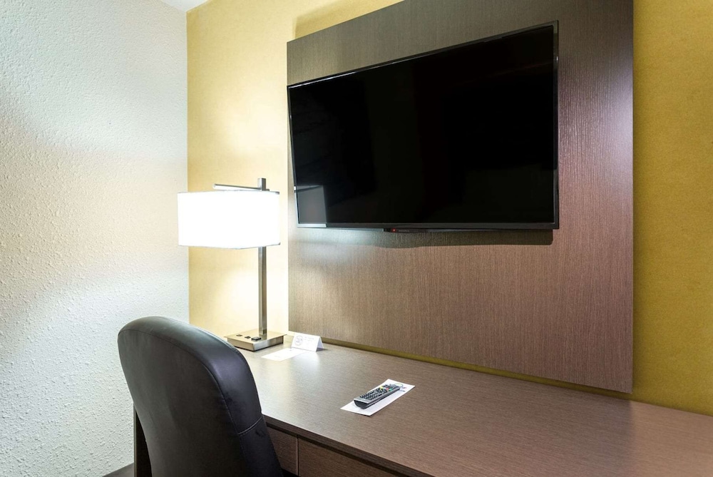 Days Inn by Wyndham Fallsview photo3