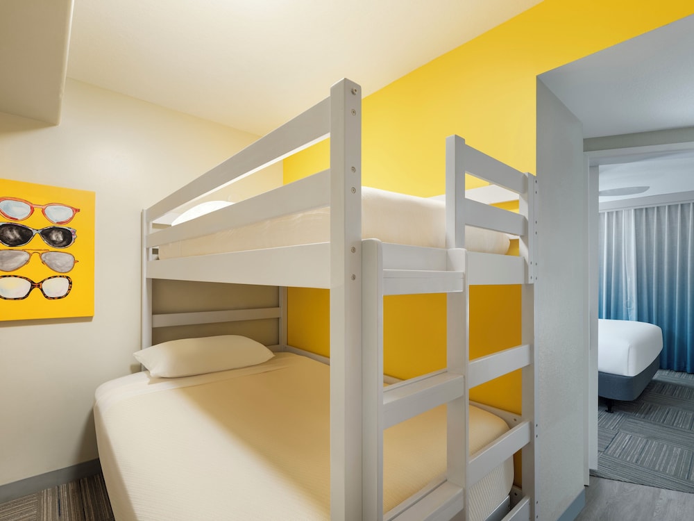 جناح عائلي بسريرين كينج وسرير بطابقين بـ3 غرف نوم لذوي الإعاقة، Holiday Inn Resort Orlando Suites - Waterpark 6/10