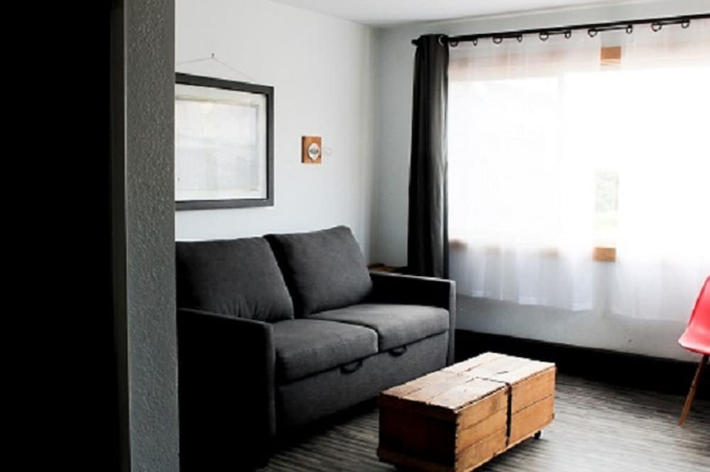 Adrift Hotel 31/50