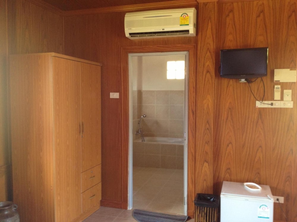 Malibu Beach Bungalows 32/61